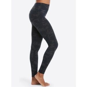 SPANX Look At Me Now Black Camo Leggings Sz Medium Womens Casual Tights